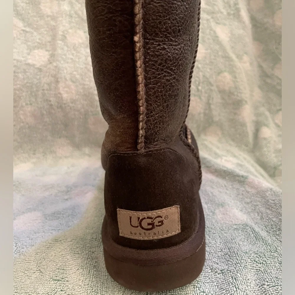 Women’s: UGG Tall Boot w/ Sheepskin (Size: 6 Wide) - Picture 3 of 5